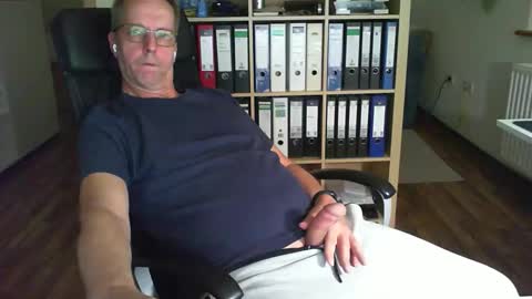 Snapshot of lefti27 chatting on September 2025 09:15:01 PM Dave online show from September 2025 09:15:01 PM