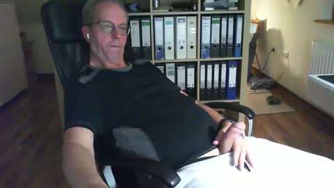 Snapshot of lefti27 chatting on September 2025 10:25:01 PM Dave online show from September 2025 10:25:01 PM