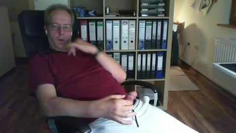 Snapshot of lefti27 chatting on October 2025 08:29:02 PM Dave online show from October 2025 08:29:02 PM