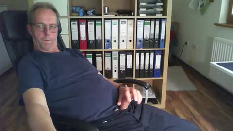 Snapshot of lefti27 chatting on October 2025 03:54:02 PM Dave online show from October 2025 03:54:02 PM