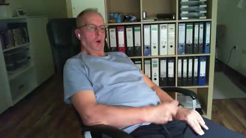 Snapshot of lefti27 chatting on October 2025 09:14:01 PM Dave online show from October 2025 09:14:01 PM