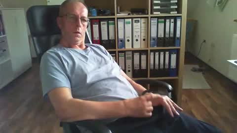 Snapshot of lefti27 chatting on October 2025 03:34:01 PM Dave online show from October 2025 03:34:01 PM