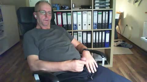 Snapshot of lefti27 chatting on October 2025 10:10:01 PM Dave online show from October 2025 10:10:01 PM