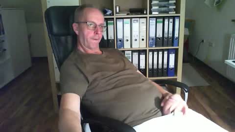 Snapshot of lefti27 chatting on October 2025 06:07:02 PM Dave online show from October 2025 06:07:02 PM