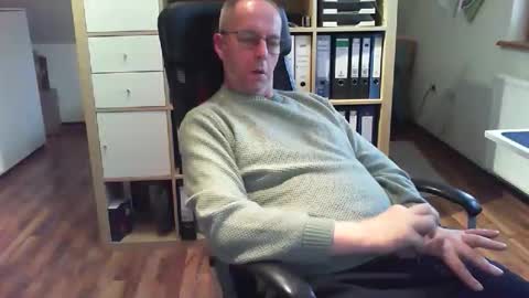 Snapshot of lefti27 chatting on December 2025 12:58:01 PM Dave online show from December 2025 12:58:01 PM