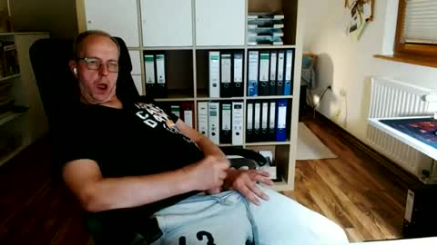 Snapshot of lefti27 chatting on June 2026 01:03:01 AM Dave online show from June 2026 01:03:01 AM