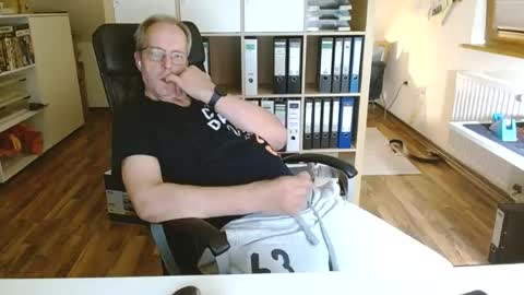 Snapshot of lefti27 chatting on July 2026 10:24:02 PM Dave online show from July 2026 10:24:02 PM