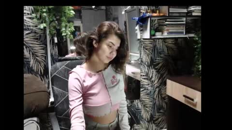 Snapshot of legenda_liya chatting on September 2025 01:33:02 AM Liya online show from September 2025 01:33:02 AM