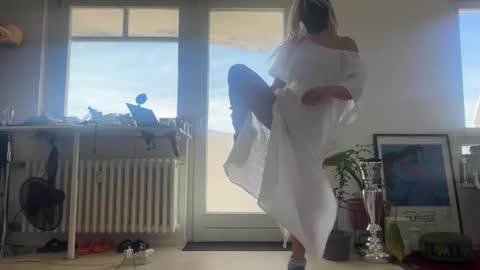 Snapshot of legsylegsinton chatting on November 2025 11:10:01 AM legsylegsinton online show from November 2025 11:10:01 AM