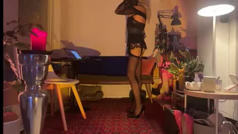 Snapshot of legsylegsinton chatting on November 2025 12:20:01 AM legsylegsinton online show from November 2025 12:20:01 AM