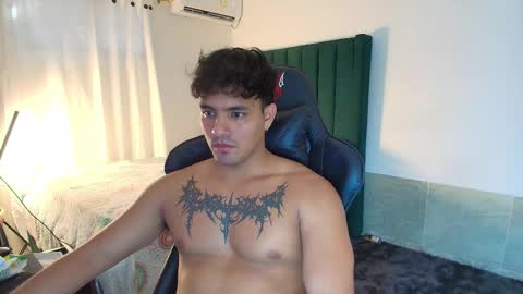 Snapshot of lei_77 chatting on November 2025 08:30:01 PM Lei online show from November 2025 08:30:01 PM