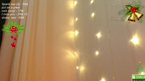 Snapshot of leia_bell chatting on December 2024 07:36:01 PM hey Im Leia and I love rock online show from December 2024 07:36:01 PM