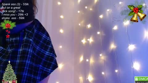 Snapshot of leia_bell chatting on January 2025 06:13:02 PM hey Im Leia and I love rock online show from January 2025 06:13:02 PM