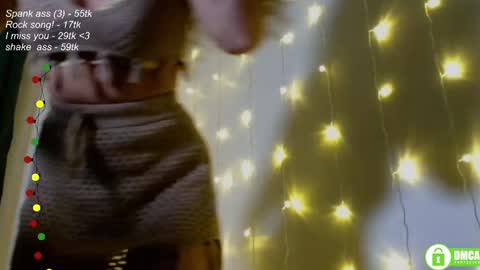 Snapshot of leia_bell chatting on January 2025 06:12:02 PM hey Im Leia and I love rock online show from January 2025 06:12:02 PM