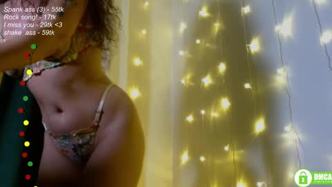 Snapshot of leia_bell chatting on January 2025 09:17:01 PM hey Im Leia and I love rock online show from January 2025 09:17:01 PM