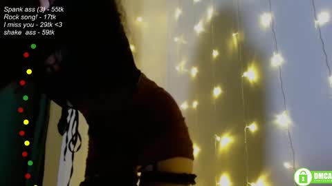 Snapshot of leia_bell chatting on January 2025 05:19:01 PM hey Im Leia and I love rock online show from January 2025 05:19:01 PM