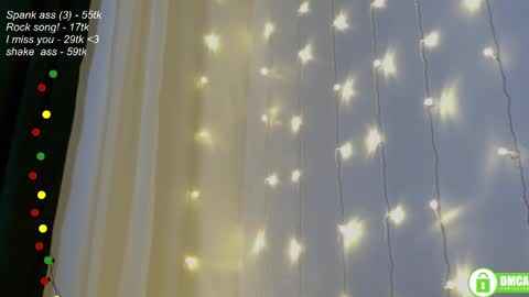 Snapshot of leia_bell chatting on February 2025 08:41:01 PM hey Im Leia and I love rock online show from February 2025 08:41:01 PM