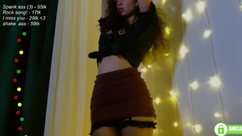 Snapshot of leia_bell chatting on February 2025 06:08:02 PM hey Im Leia and I love rock online show from February 2025 06:08:02 PM