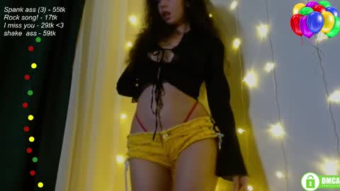 Snapshot of leia_bell chatting on February 2025 06:41:02 PM hey Im Leia and I love rock online show from February 2025 06:41:02 PM