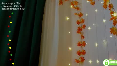 Snapshot of leia_bell chatting on November 2025 08:07:01 PM hey Im Leia and I love rock online show from November 2025 08:07:01 PM