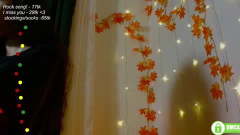 Snapshot of leia_bell chatting on November 2025 08:19:01 PM hey Im Leia and I love rock online show from November 2025 08:19:01 PM