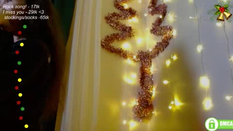 Snapshot of leia_bell chatting on December 2025 08:16:02 PM hey Im Leia and I love rock online show from December 2025 08:16:02 PM