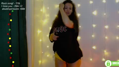 Snapshot of leia_bell chatting on June 2026 07:18:01 PM hey Im Leia and I love rock online show from June 2026 07:18:01 PM