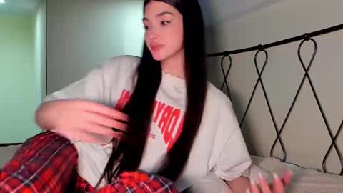 Leila online show from February 2025 09:06:01 PM