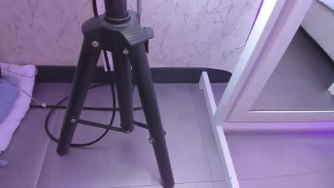 Leila online show from December 2025 07:53:02 PM