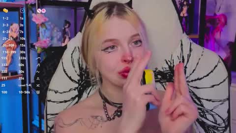 Leila online show from November 2025 04:10:02 PM