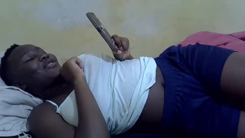 Snapshot of leilah_cute19 chatting on April 2026 12:20:01 PM leilah_cute19 online show from April 2026 12:20:01 PM