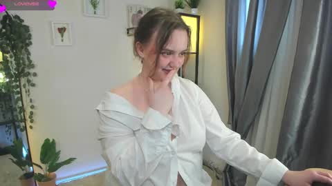 Lela online show from May 2026 09:24:02 PM