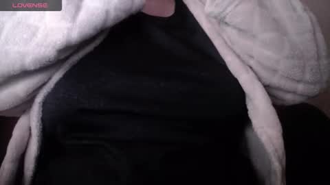 lenagolden online show from March 2026 11:38:02 AM