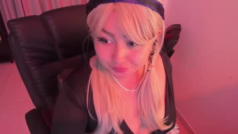 Lenna Kang online show from November 2025 07:57:01 PM