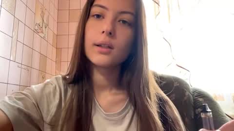 Snapshot of lenniepennachio chatting on April 2026 07:41:01 AM Hellomy name is Natalyits my first day here nice to meet you Give me 50 thumbs ups online show from April 2026 07:41:01 AM