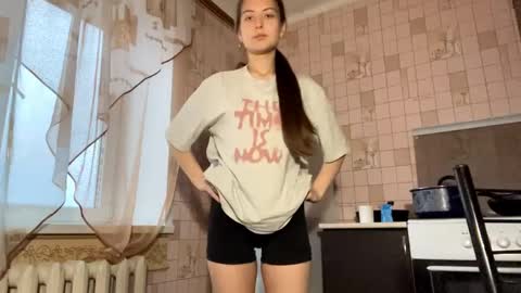 Snapshot of lenniepennachio chatting on April 2026 03:20:01 AM Hellomy name is Natalyits my first day here nice to meet you Give me 50 thumbs ups online show from April 2026 03:20:01 AM