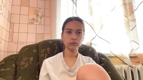 Snapshot of lenniepennachio chatting on May 2026 04:17:02 AM Hellomy name is Natalyits my first day here nice to meet you Give me 50 thumbs ups online show from May 2026 04:17:02 AM