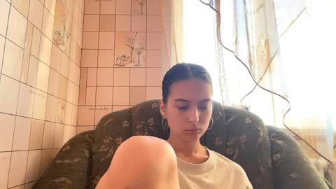 Snapshot of lenniepennachio chatting on May 2026 03:01:02 AM Hellomy name is Natalyits my first day here nice to meet you Give me 50 thumbs ups online show from May 2026 03:01:02 AM