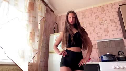 Snapshot of lenniepennachio chatting on May 2026 07:48:02 AM Hellomy name is Natalyits my first day here nice to meet you Give me 50 thumbs ups online show from May 2026 07:48:02 AM