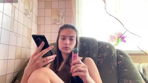 Snapshot of lenniepennachio chatting on May 2026 04:07:02 AM Hellomy name is Natalyits my first day here nice to meet you Give me 50 thumbs ups online show from May 2026 04:07:02 AM