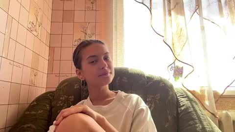 Snapshot of lenniepennachio chatting on May 2026 06:53:01 AM Hellomy name is Natalyits my first day here nice to meet you Give me 50 thumbs ups online show from May 2026 06:53:01 AM