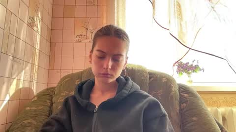 Snapshot of lenniepennachio chatting on May 2026 03:45:01 AM Hellomy name is Natalyits my first day here nice to meet you Give me 50 thumbs ups online show from May 2026 03:45:01 AM