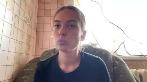 Snapshot of lenniepennachio chatting on May 2026 01:41:01 PM Hellomy name is Natalyits my first day here nice to meet you Give me 50 thumbs ups online show from May 2026 01:41:01 PM