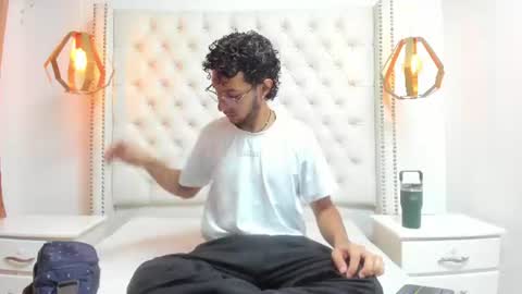 Snapshot of leo_sanz6 chatting on June 2026 12:18:02 PM LEO online show from June 2026 12:18:02 PM
