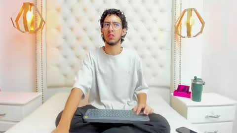 Snapshot of leo_sanz6 chatting on June 2026 12:22:01 PM LEO online show from June 2026 12:22:01 PM