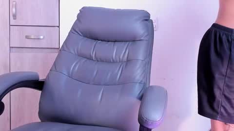 leohard_ online show from January 2026 05:27:02 PM