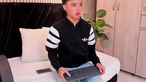 leohard_ online show from January 2026 11:48:02 AM