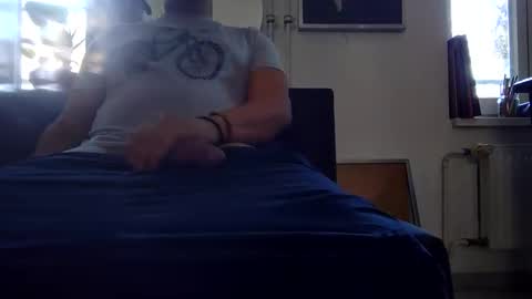 Snapshot of leolongbln chatting on December 2025 11:37:02 AM leolongbln online show from December 2025 11:37:02 AM