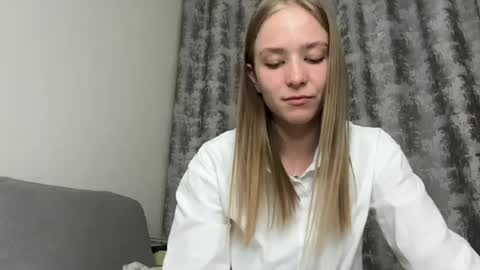 Snapshot of leona_grand chatting on June 2026 02:26:02 PM Emma online show from June 2026 02:26:02 PM