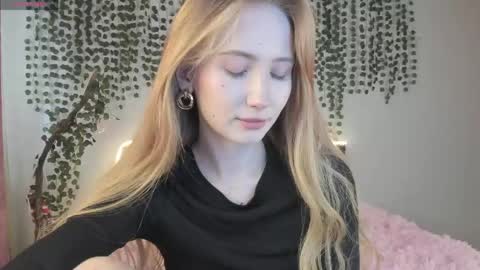Snapshot of leona_vixen chatting on May 2026 10:55:01 AM Leona online show from May 2026 10:55:01 AM